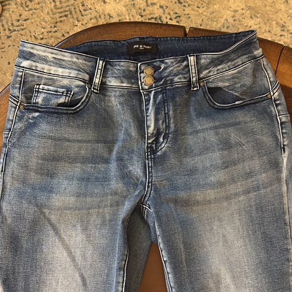 Fire and Rain Flare Wide Leg Jeans with Floral Embroidery/ Size 14 - Picture 4 of 9